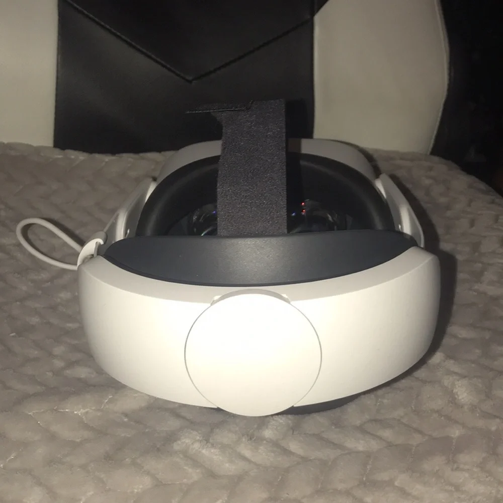 Oculus Quest 2 With Extended Battery Pack And Carrying Case